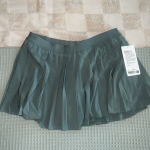 NWT Lululemon High Rise Pleated Tennis Skort
Size 14